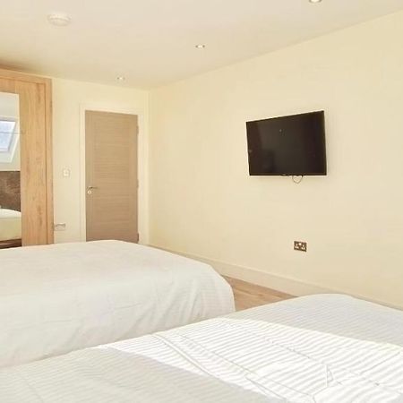 Top Floor Flat 5 Northwood 노스우드 외부 사진