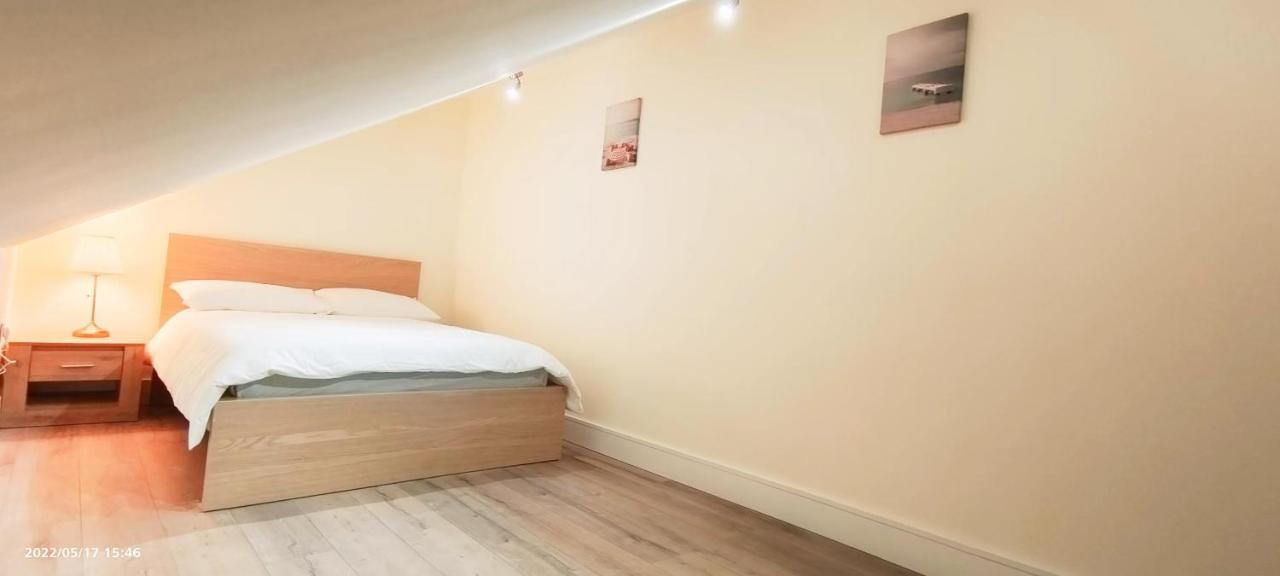Top Floor Flat 5 Northwood 노스우드 외부 사진