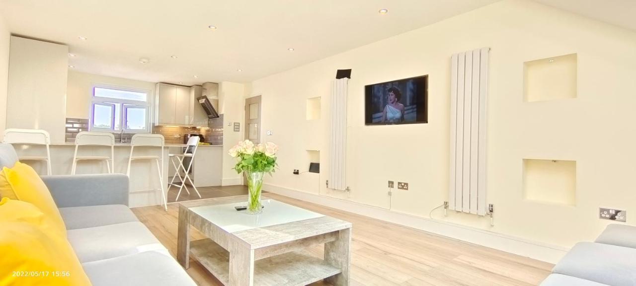 Top Floor Flat 5 Northwood 노스우드 외부 사진