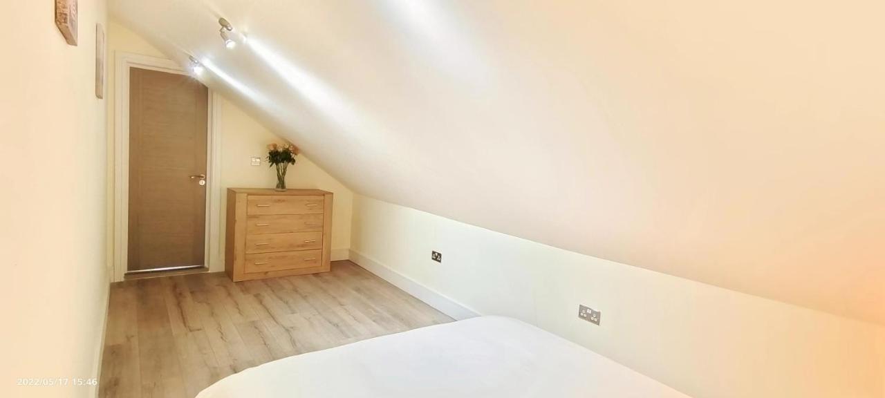 Top Floor Flat 5 Northwood 노스우드 외부 사진
