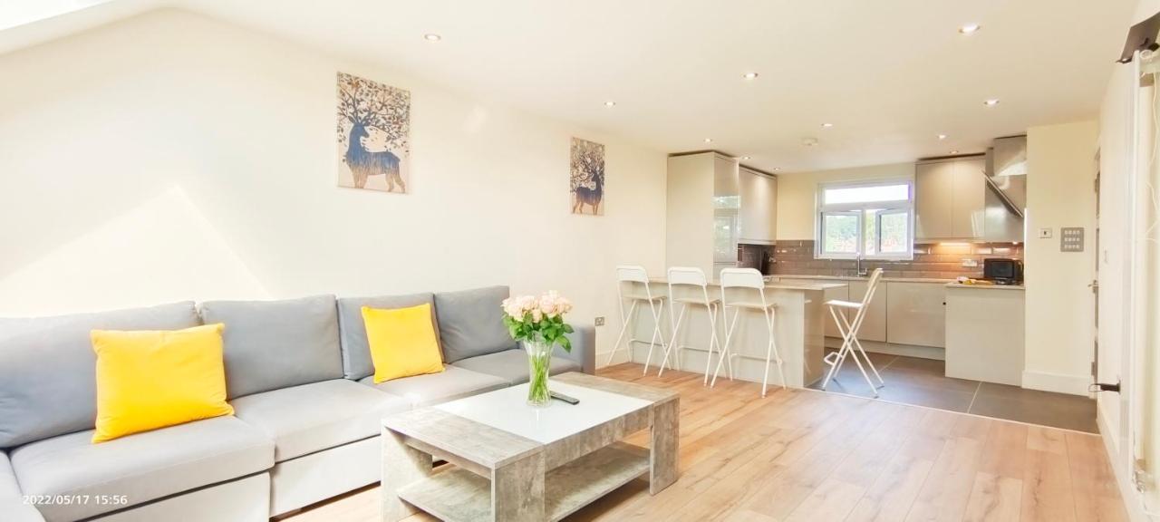 Top Floor Flat 5 Northwood 노스우드 외부 사진