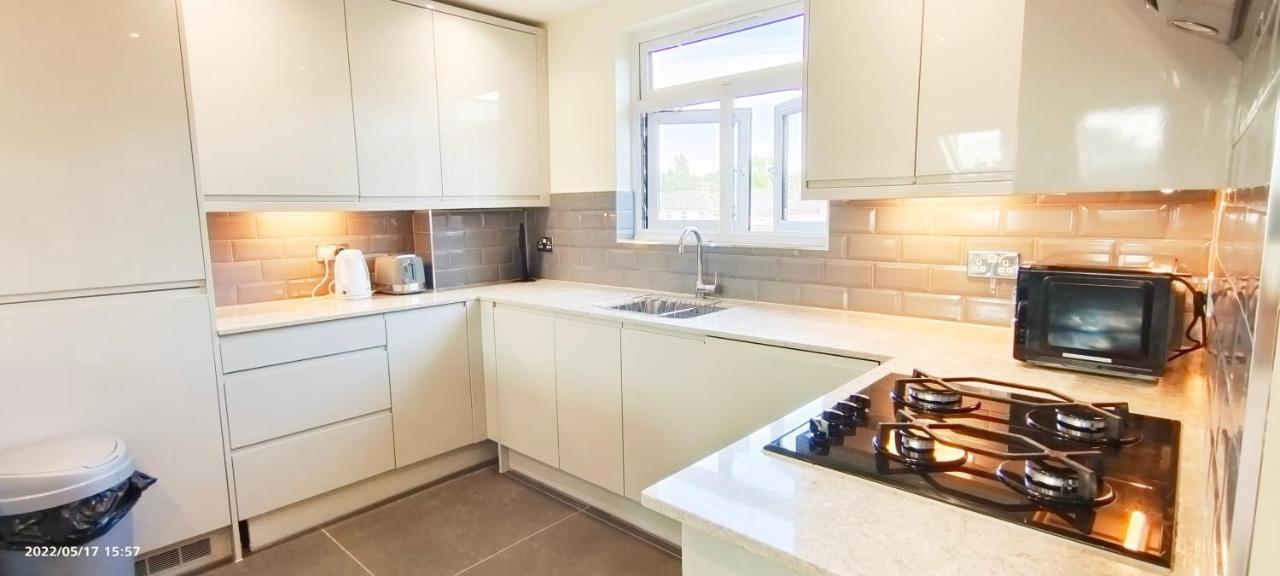 Top Floor Flat 5 Northwood 노스우드 외부 사진